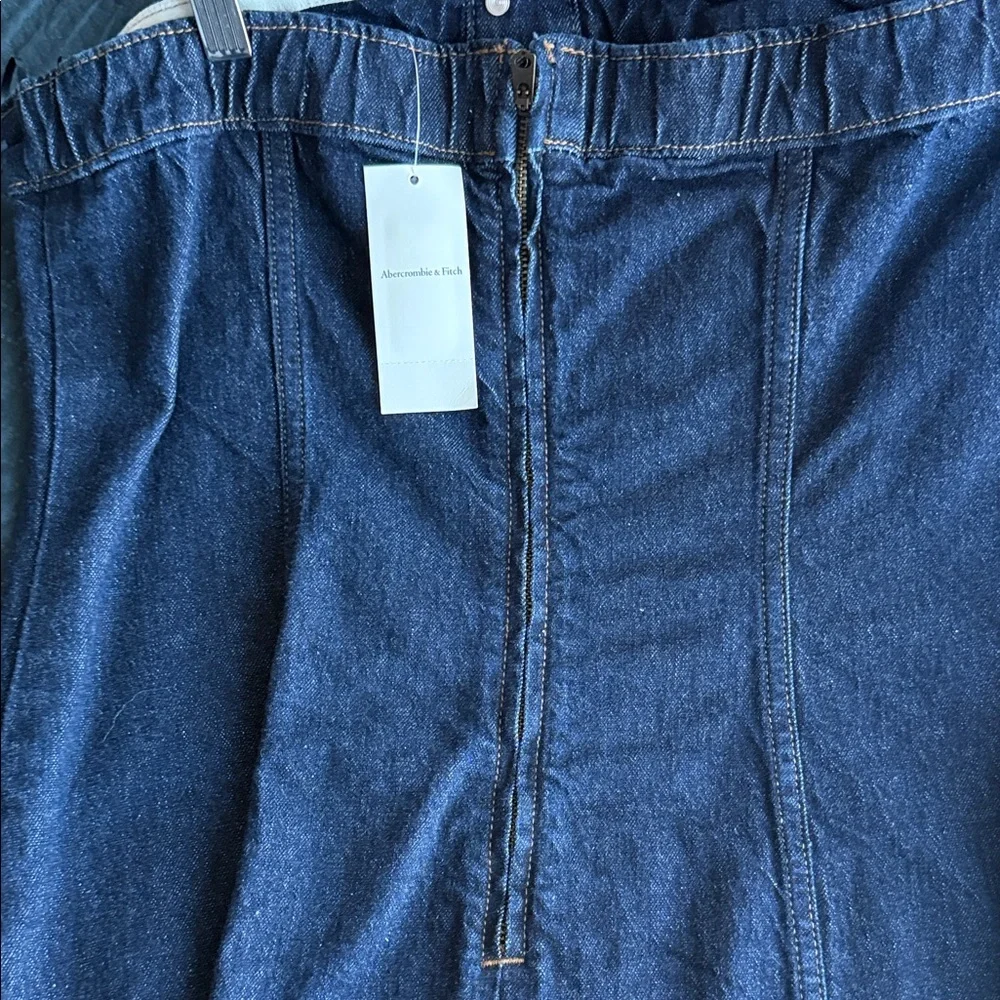 Classic Dark Blue Button-Front Denim Skirt- Abercrombie BRAND NWT - Picture 2 of 7